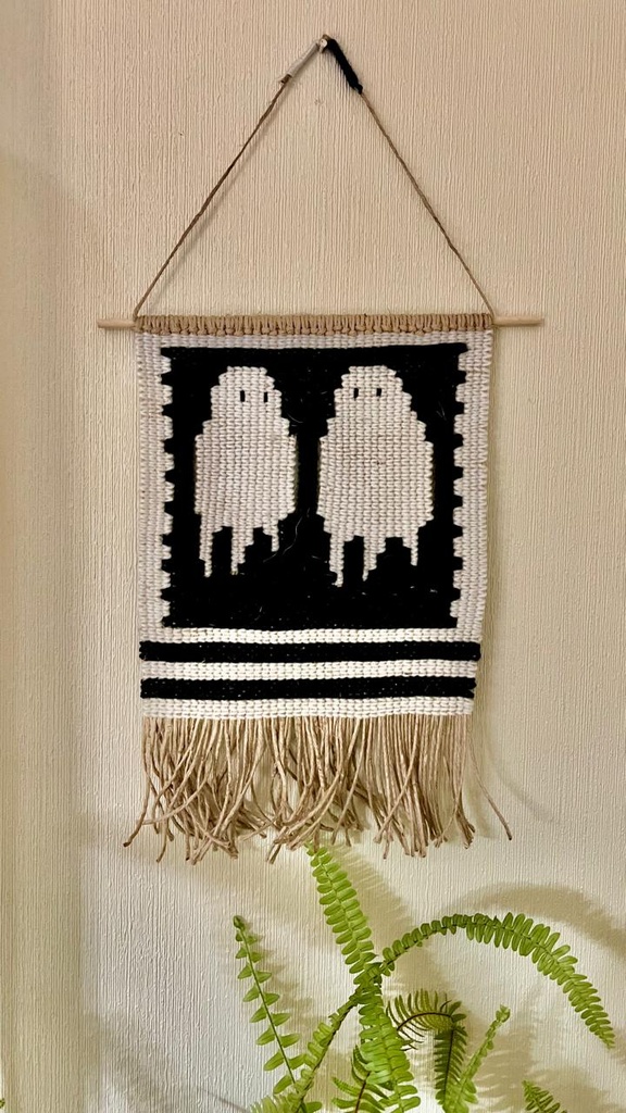 Tapiz Fantasmas yute y lana 25 x 27 cm 100% hecho a mano